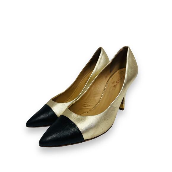 CHANEL Gold/Black Metallic Leather Cap Toe CC Logo Two Tone Pump Heels 37 US 7 - Picture 3 of 8